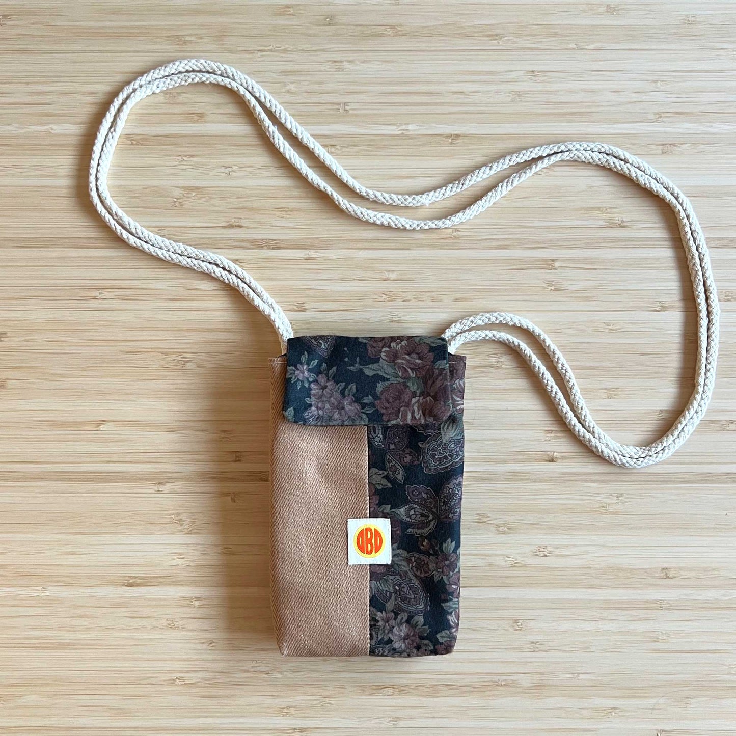 Go Easy Crossbody Pouch - Floral Brown